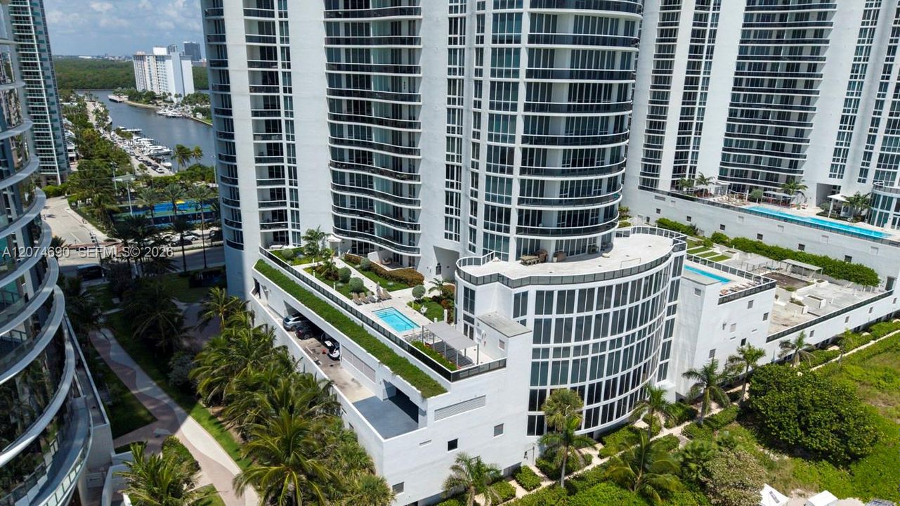 На продажу: $3,100,000 (3 спален, 3 ванн, 2928 Квадратных фут)