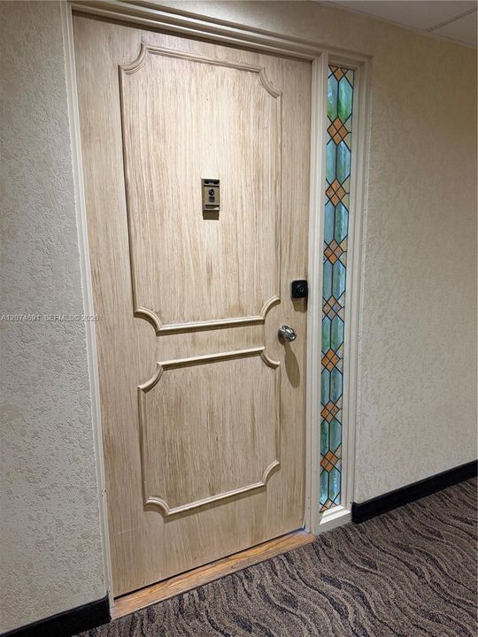 For Rent: $2,800 (1 beds, 1 baths, 812 Square Feet)