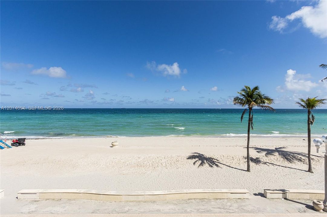 For Rent: $2,800 (1 beds, 1 baths, 812 Square Feet)