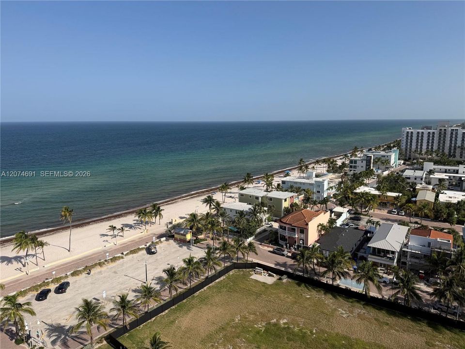 For Rent: $2,800 (1 beds, 1 baths, 812 Square Feet)