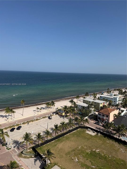 For Rent: $2,800 (1 beds, 1 baths, 812 Square Feet)