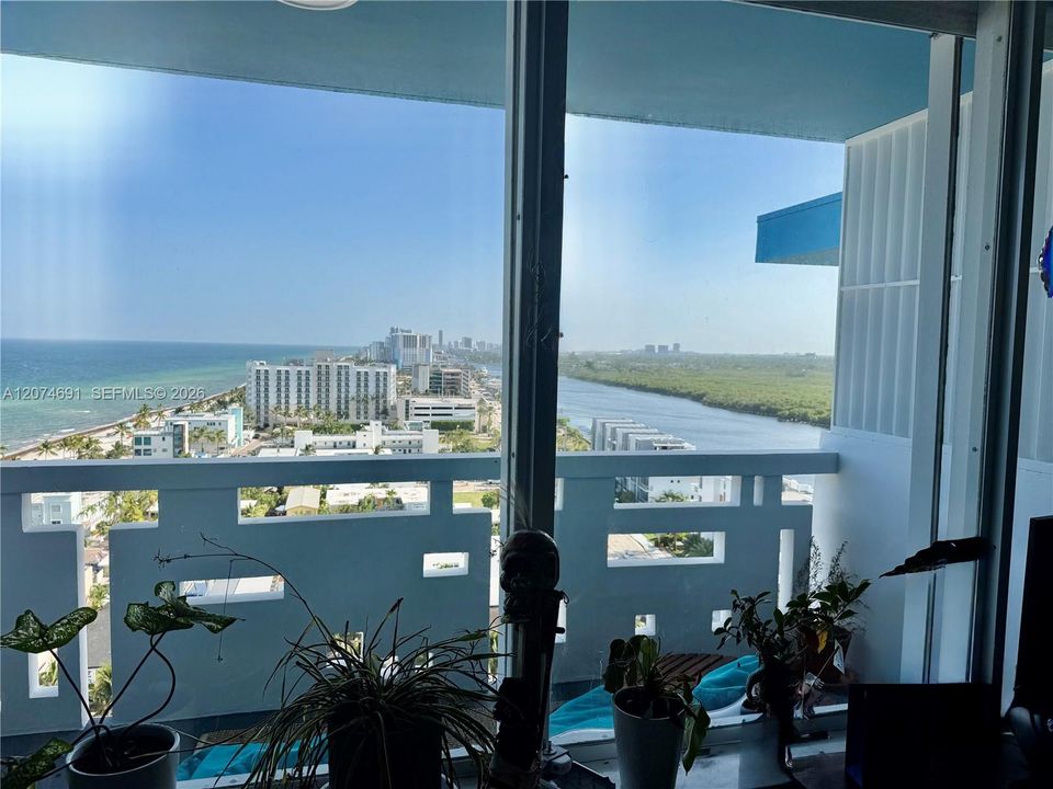 For Rent: $2,800 (1 beds, 1 baths, 812 Square Feet)