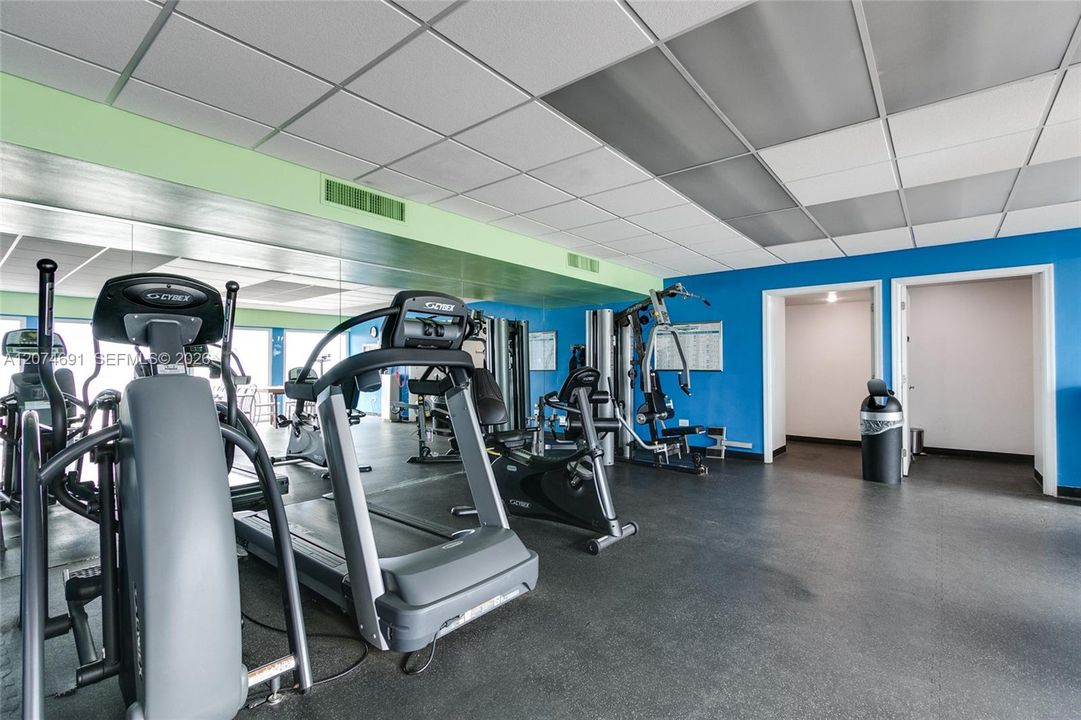 For Rent: $2,800 (1 beds, 1 baths, 812 Square Feet)