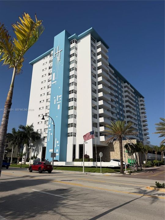 For Rent: $2,800 (1 beds, 1 baths, 812 Square Feet)