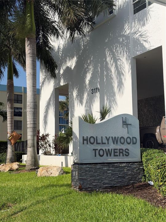 For Rent: $2,800 (1 beds, 1 baths, 812 Square Feet)