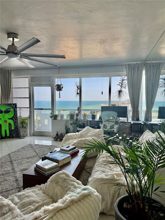 For Rent: $2,800 (1 beds, 1 baths, 812 Square Feet)