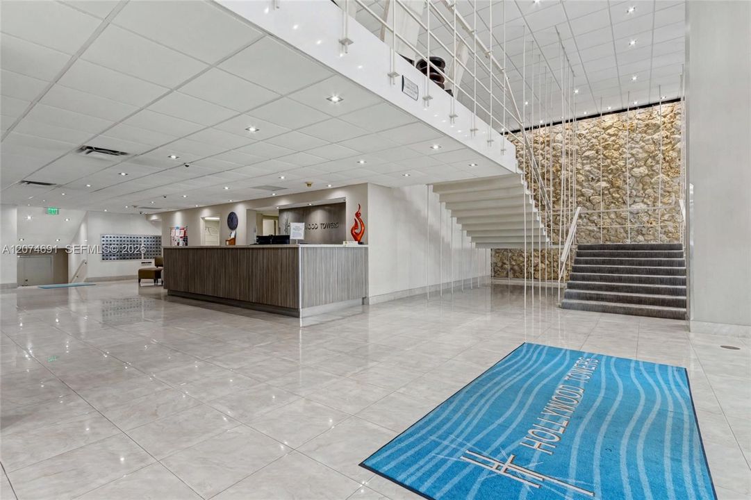 For Rent: $2,800 (1 beds, 1 baths, 812 Square Feet)