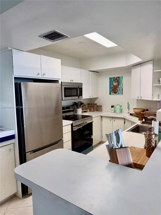 For Rent: $2,800 (1 beds, 1 baths, 812 Square Feet)