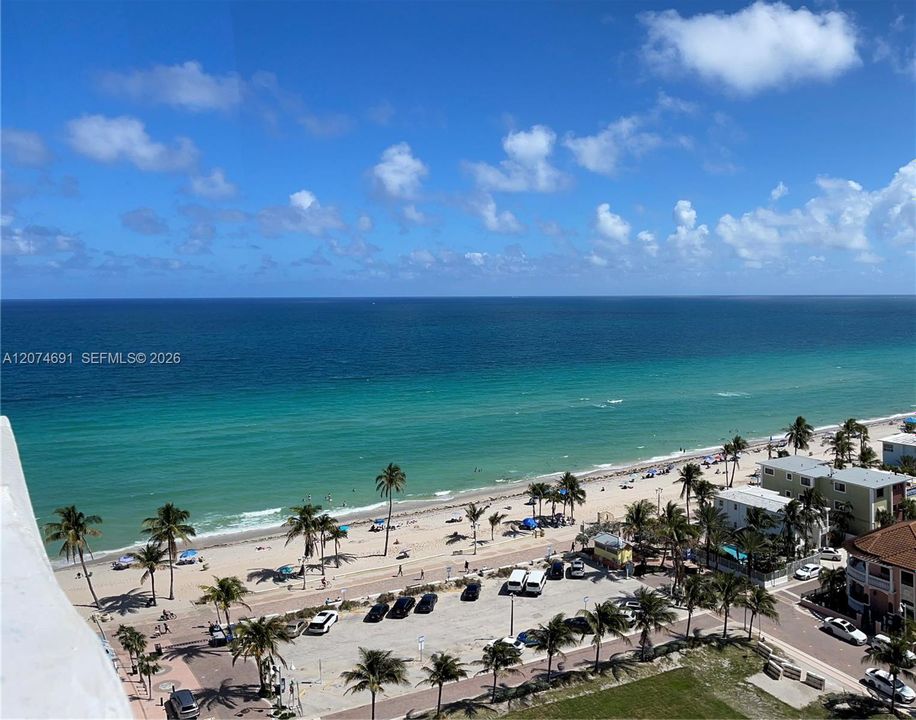 For Rent: $2,800 (1 beds, 1 baths, 812 Square Feet)
