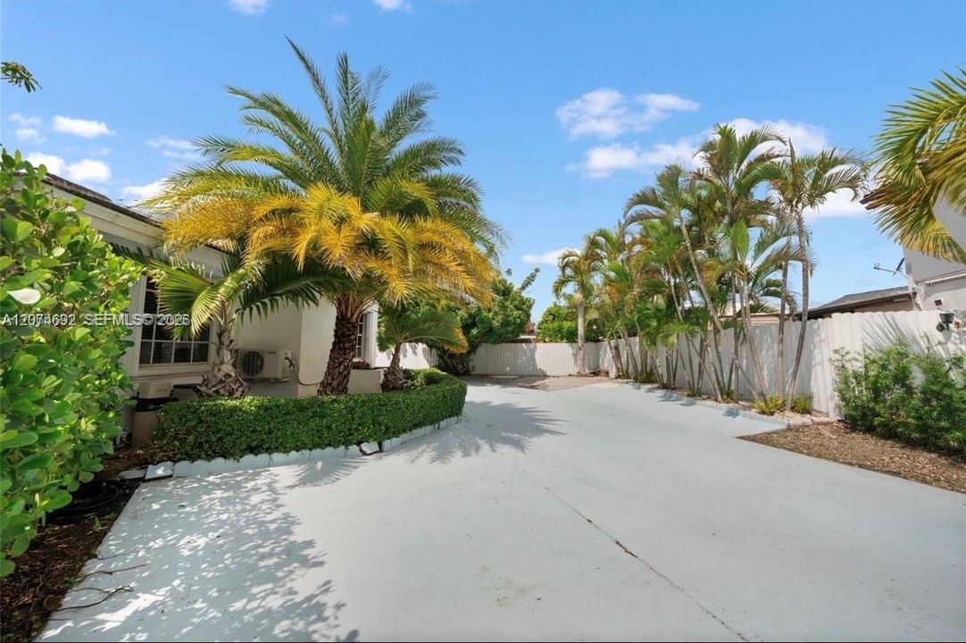 For Rent: $3,900 (3 beds, 3 baths, 1805 Square Feet)