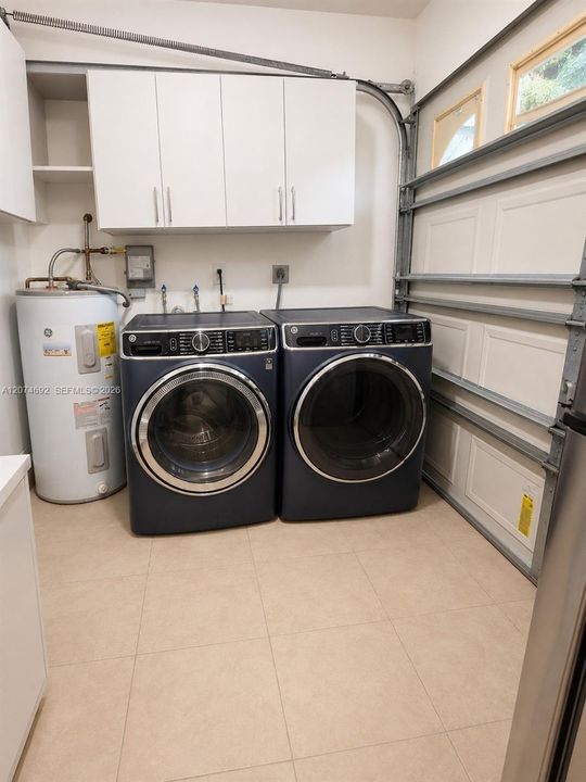 For Rent: $3,900 (3 beds, 3 baths, 1805 Square Feet)