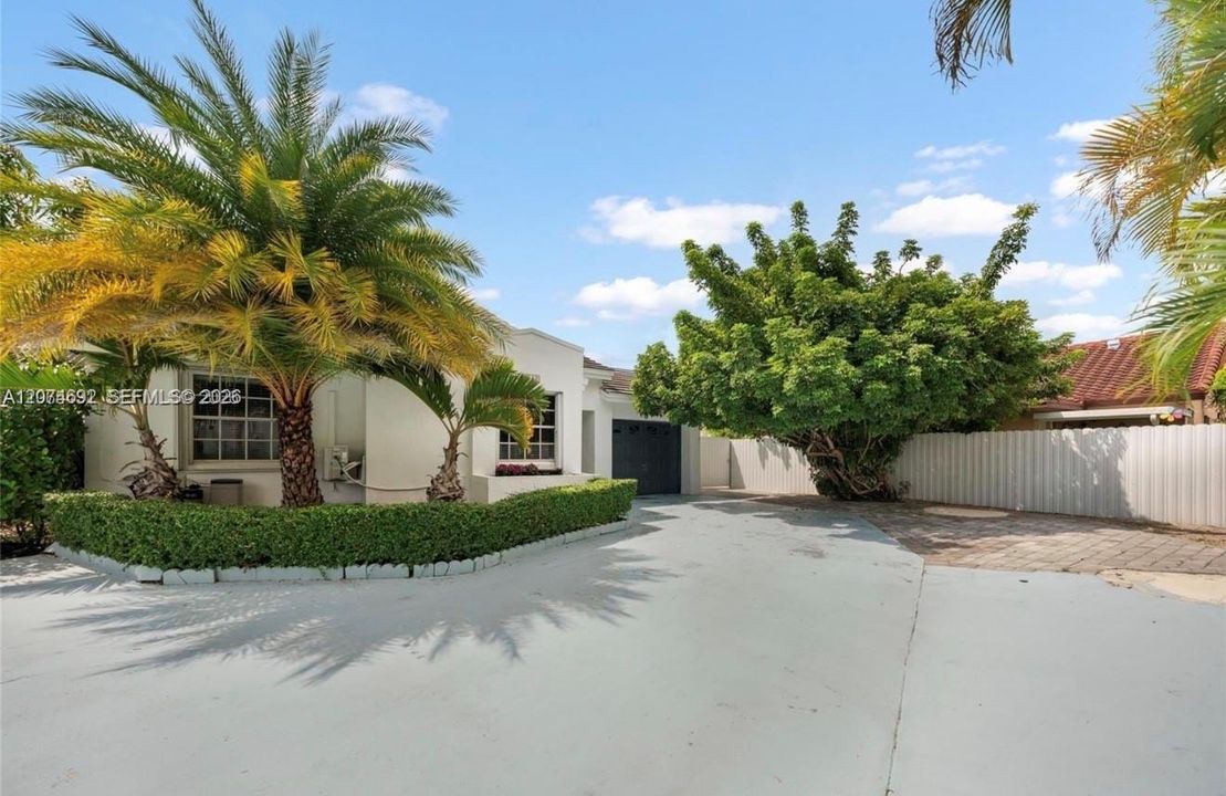 For Rent: $3,900 (3 beds, 3 baths, 1805 Square Feet)