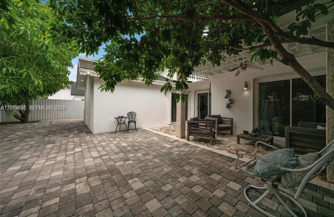 For Rent: $3,900 (3 beds, 3 baths, 1805 Square Feet)