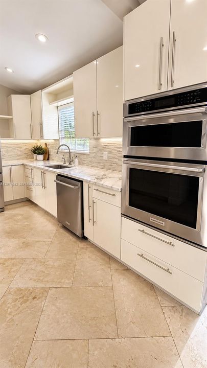 For Rent: $3,900 (3 beds, 3 baths, 1805 Square Feet)
