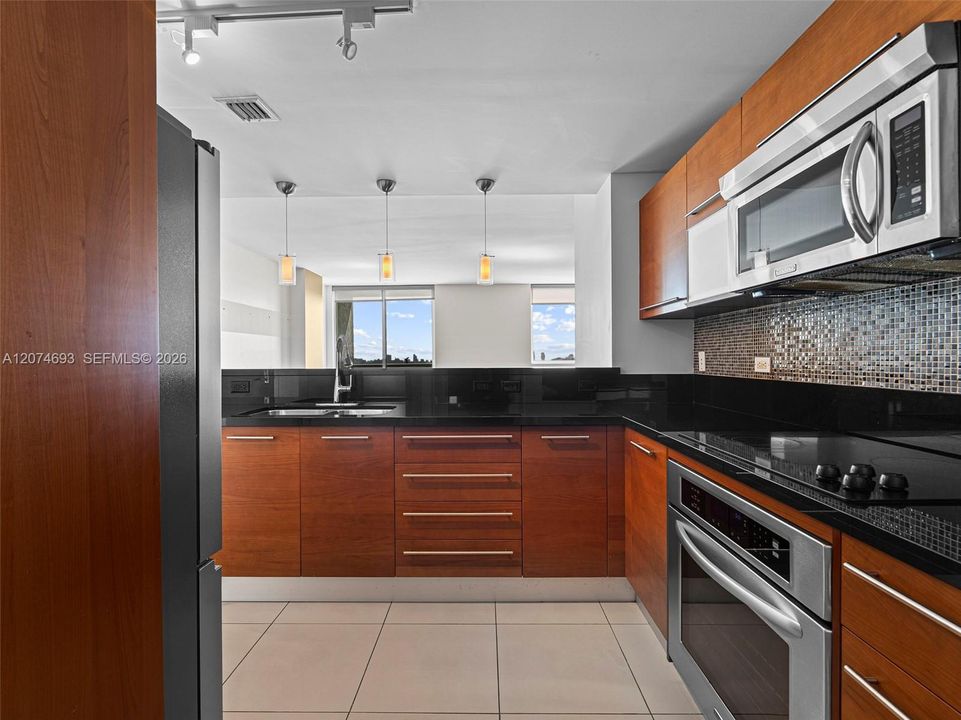 For Rent: $4,450 (2 beds, 2 baths, 1590 Square Feet)