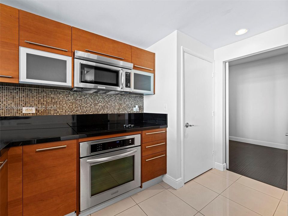 For Rent: $4,450 (2 beds, 2 baths, 1590 Square Feet)