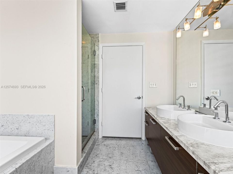 For Rent: $4,450 (2 beds, 2 baths, 1590 Square Feet)