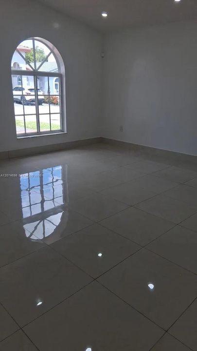 For Rent: $3,200 (3 beds, 2 baths, 1170 Square Feet)