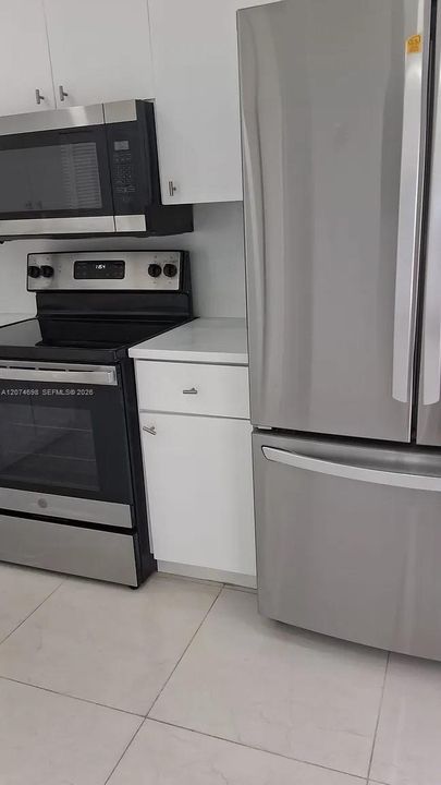 For Rent: $3,200 (3 beds, 2 baths, 1170 Square Feet)