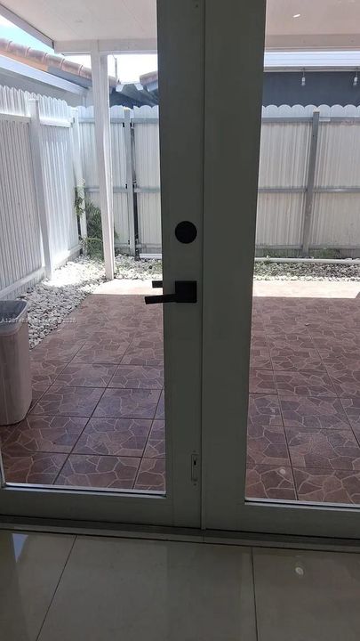 For Rent: $3,200 (3 beds, 2 baths, 1170 Square Feet)