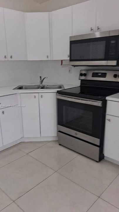 For Rent: $3,200 (3 beds, 2 baths, 1170 Square Feet)