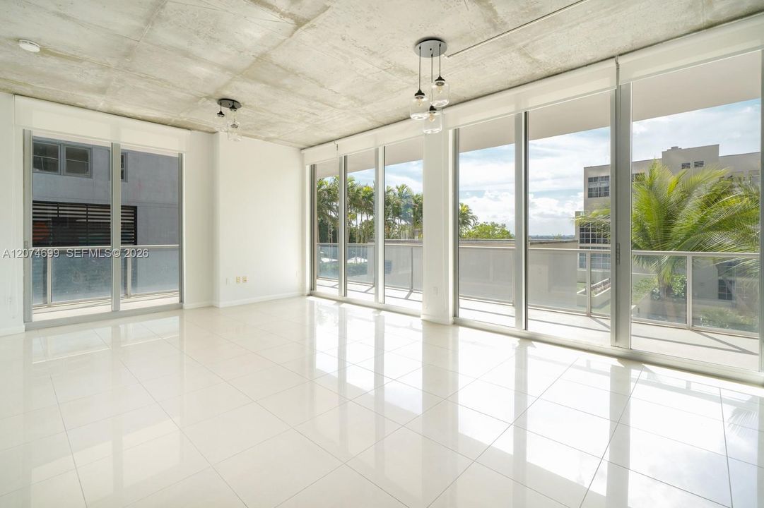 For Rent: $2,950 (1 beds, 1 baths, 697 Square Feet)