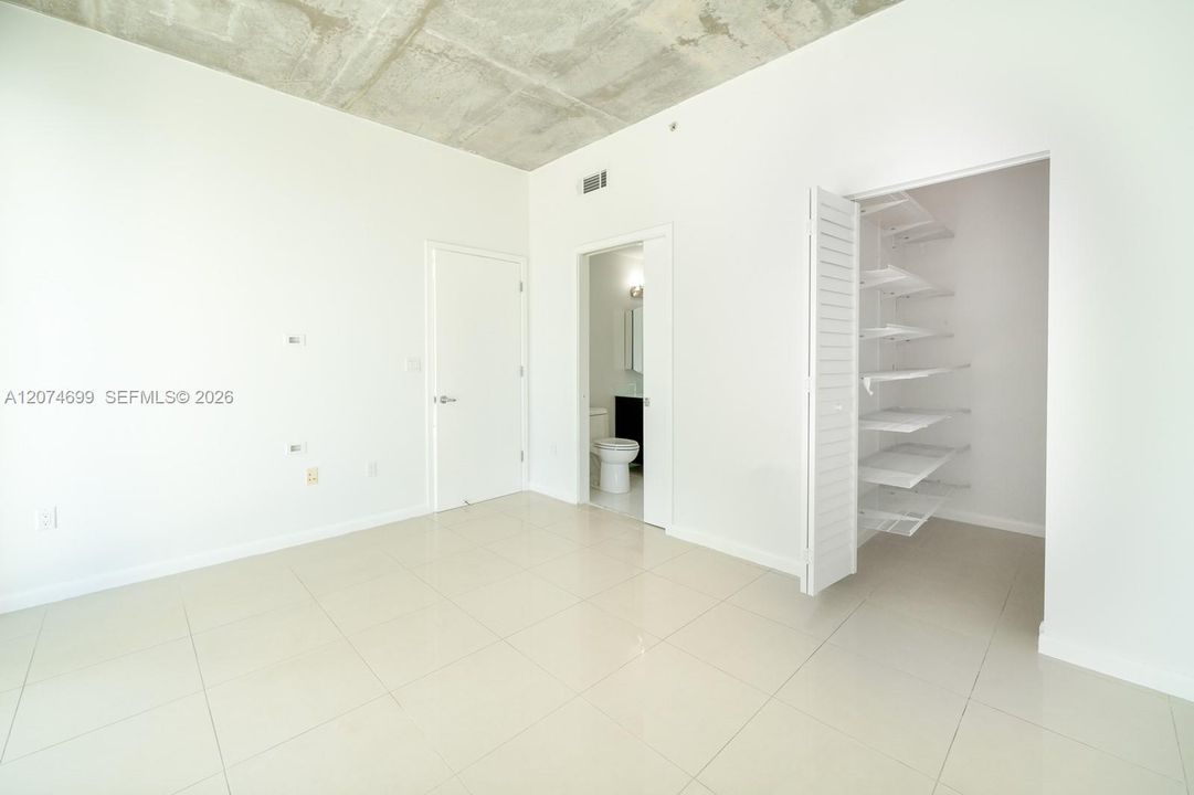 For Rent: $2,950 (1 beds, 1 baths, 697 Square Feet)