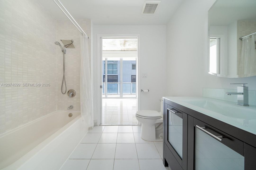 For Rent: $2,950 (1 beds, 1 baths, 697 Square Feet)