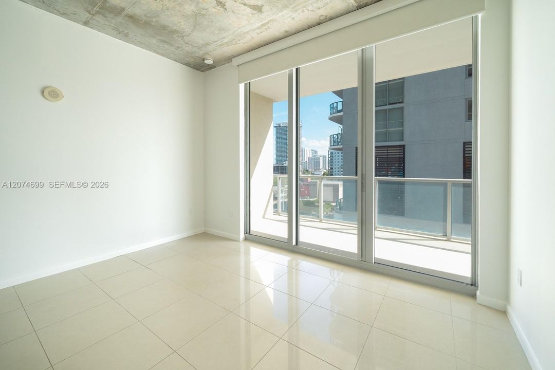 For Rent: $2,950 (1 beds, 1 baths, 697 Square Feet)