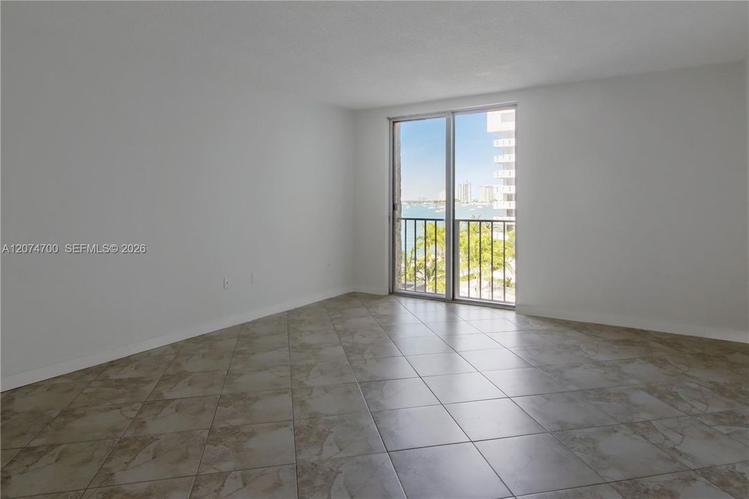 En Venta: $265,000 (0 camas, 1 baños, 530 Pies cuadrados)