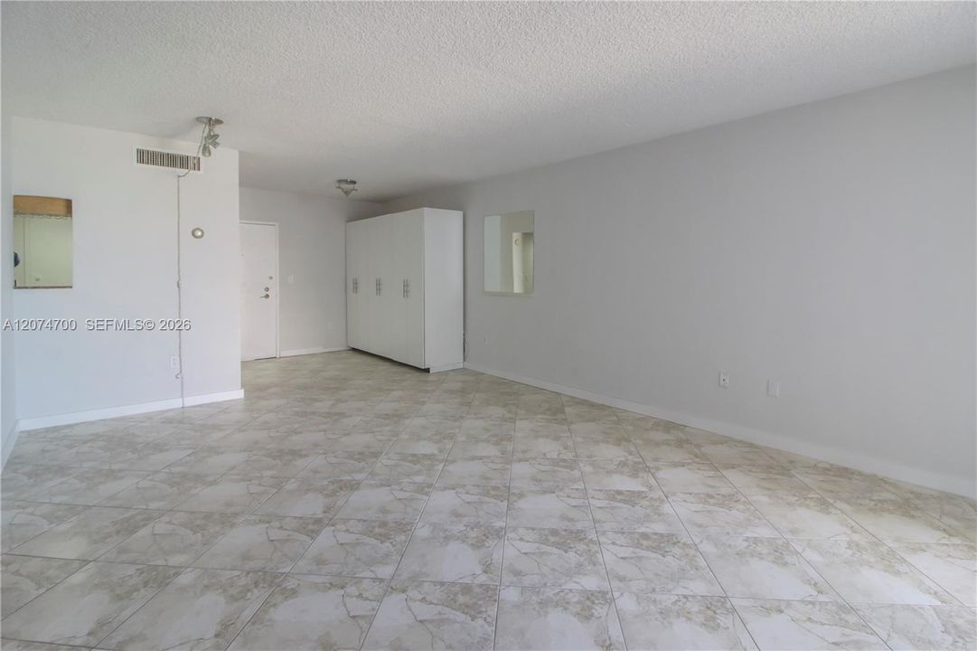 En Venta: $265,000 (0 camas, 1 baños, 530 Pies cuadrados)