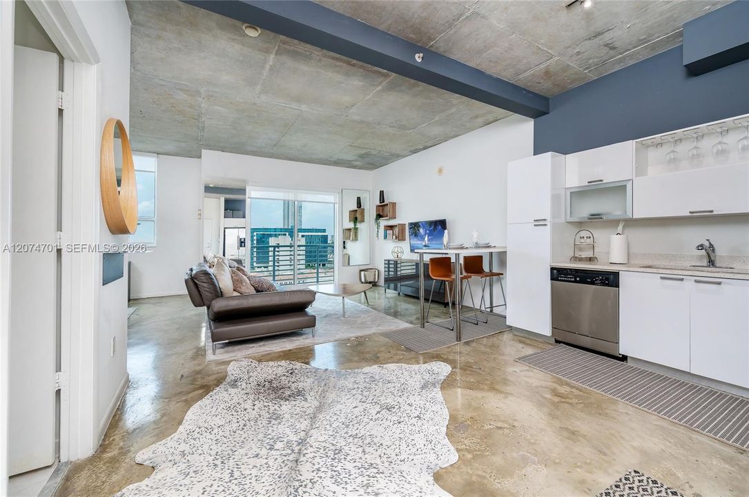 For Rent: $2,650 (1 beds, 1 baths, 685 Square Feet)