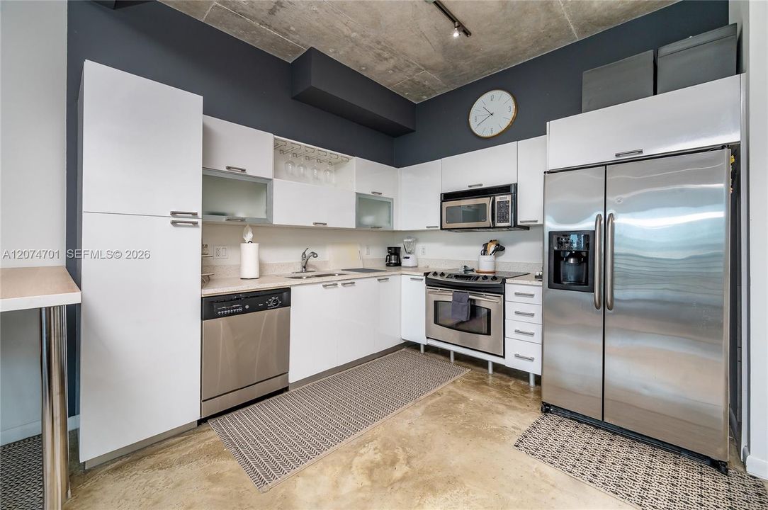 For Rent: $2,650 (1 beds, 1 baths, 685 Square Feet)