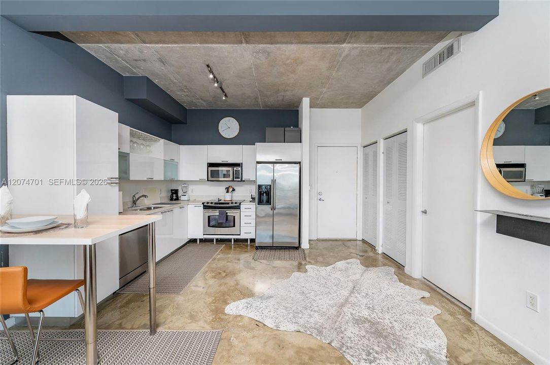 For Rent: $2,650 (1 beds, 1 baths, 685 Square Feet)