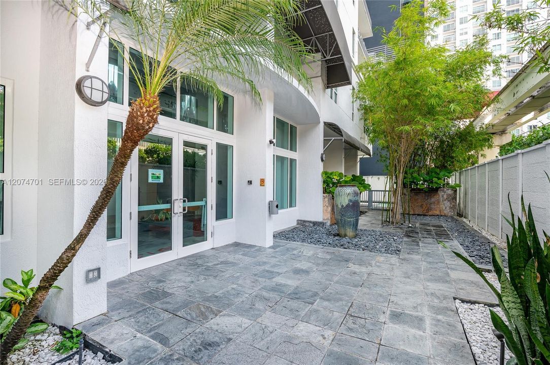 For Rent: $2,650 (1 beds, 1 baths, 685 Square Feet)