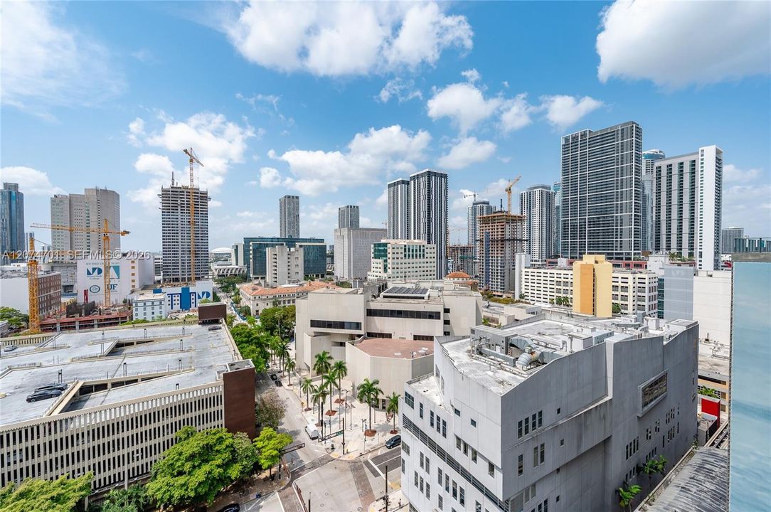 For Rent: $2,650 (1 beds, 1 baths, 685 Square Feet)