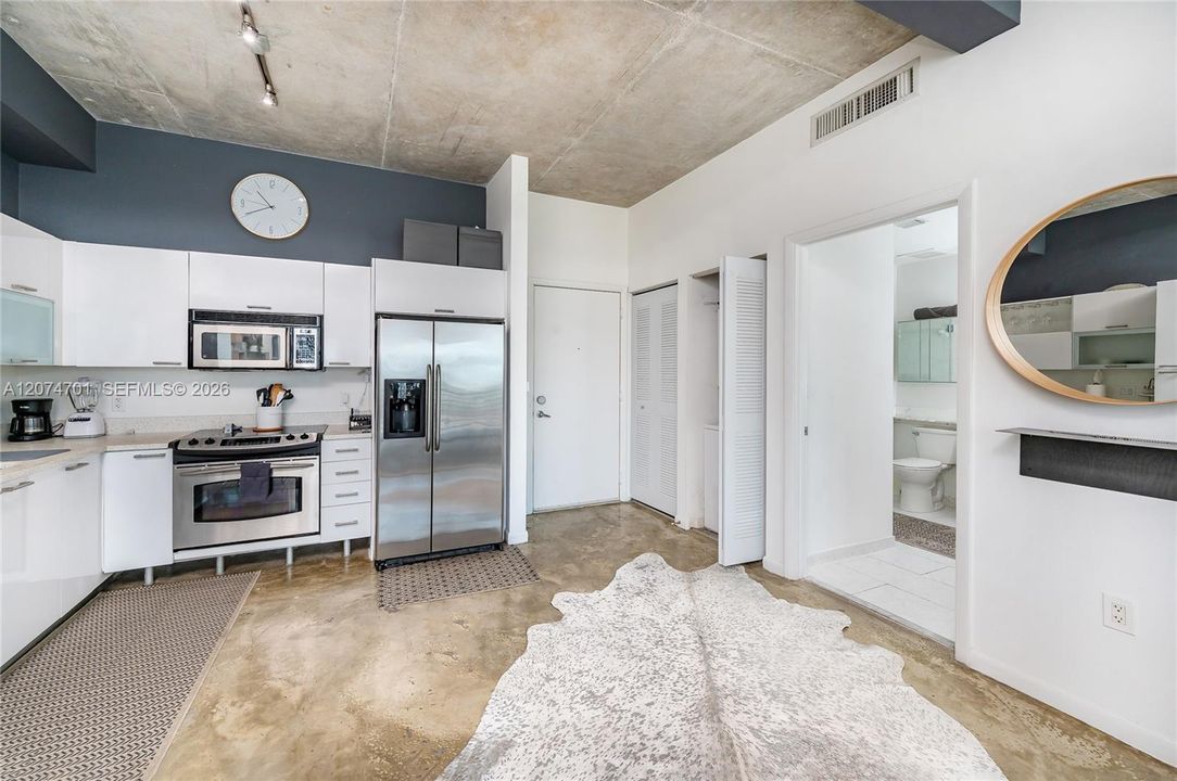 For Rent: $2,650 (1 beds, 1 baths, 685 Square Feet)