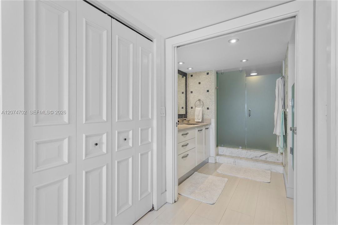 В аренду: $5,000 (1 спален, 1 ванн, 895 Квадратных фут)