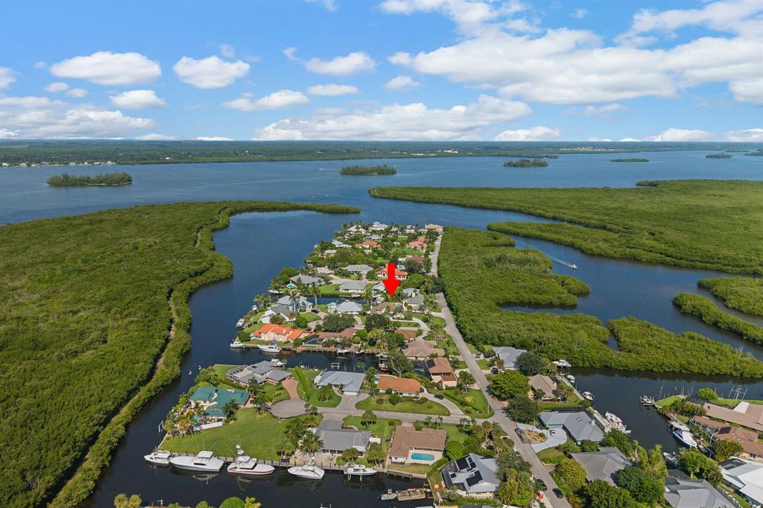 3-web-or-mls-121 Queen Eugenia Ct - 3