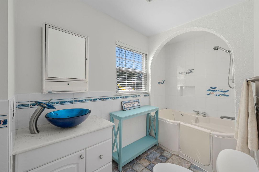 32-web-or-mls-121 Queen Eugenia Ct - 32