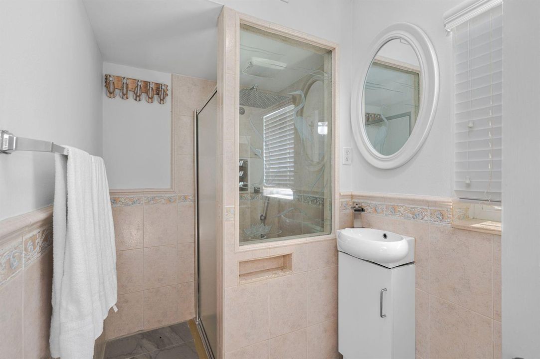 25-web-or-mls-121 Queen Eugenia Ct - 25