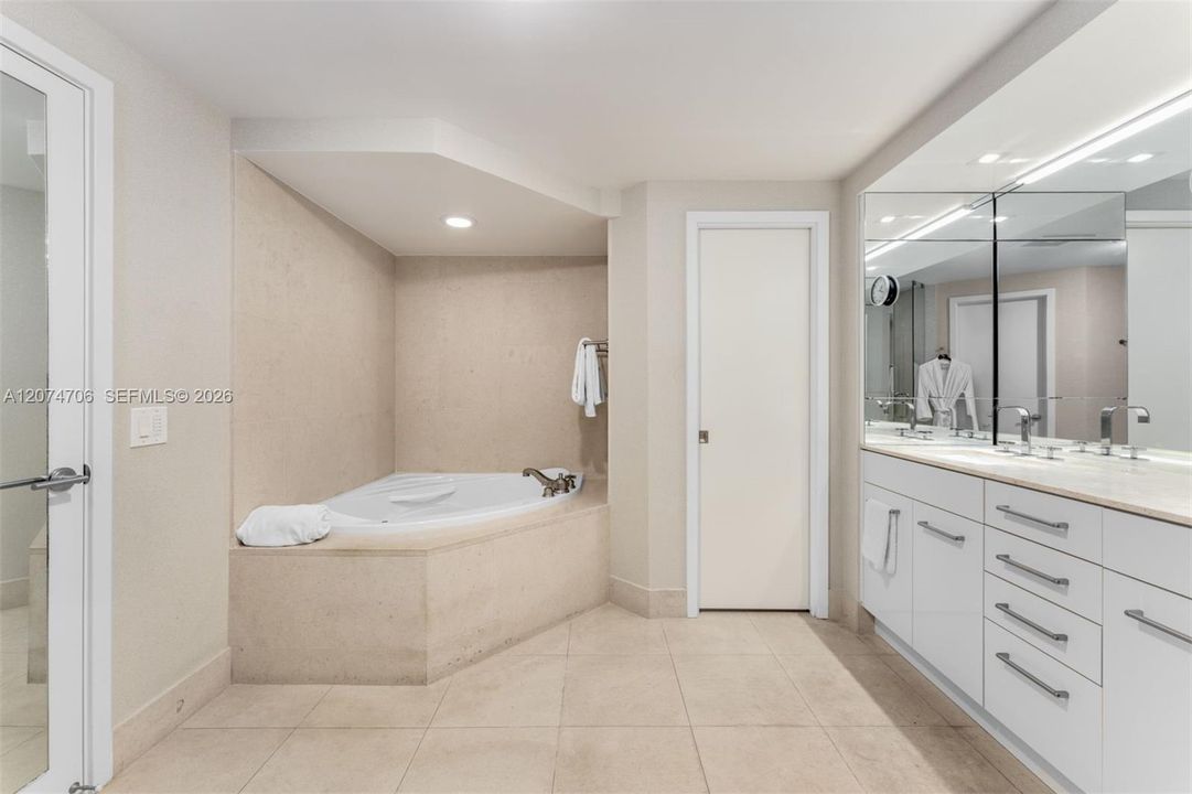 For Sale: $4,650,000 (3 beds, 3 baths, 3005 Square Feet)