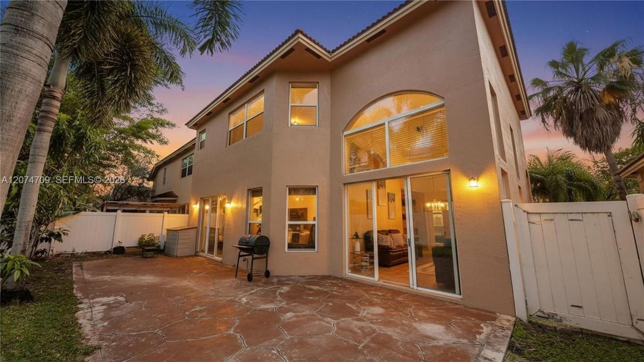 For Sale: $615,000 (5 beds, 3 baths, 2727 Square Feet)