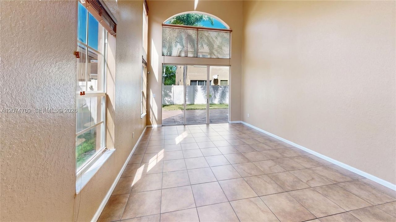 For Sale: $615,000 (5 beds, 3 baths, 2727 Square Feet)