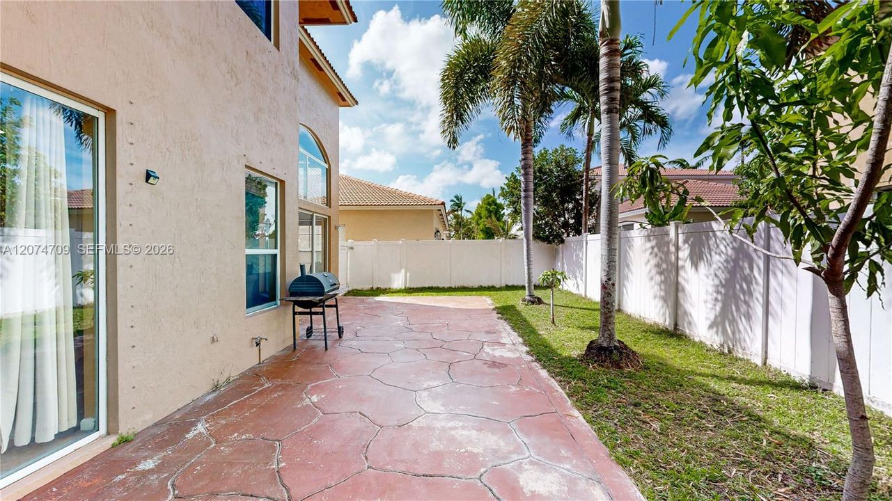 For Sale: $615,000 (5 beds, 3 baths, 2727 Square Feet)