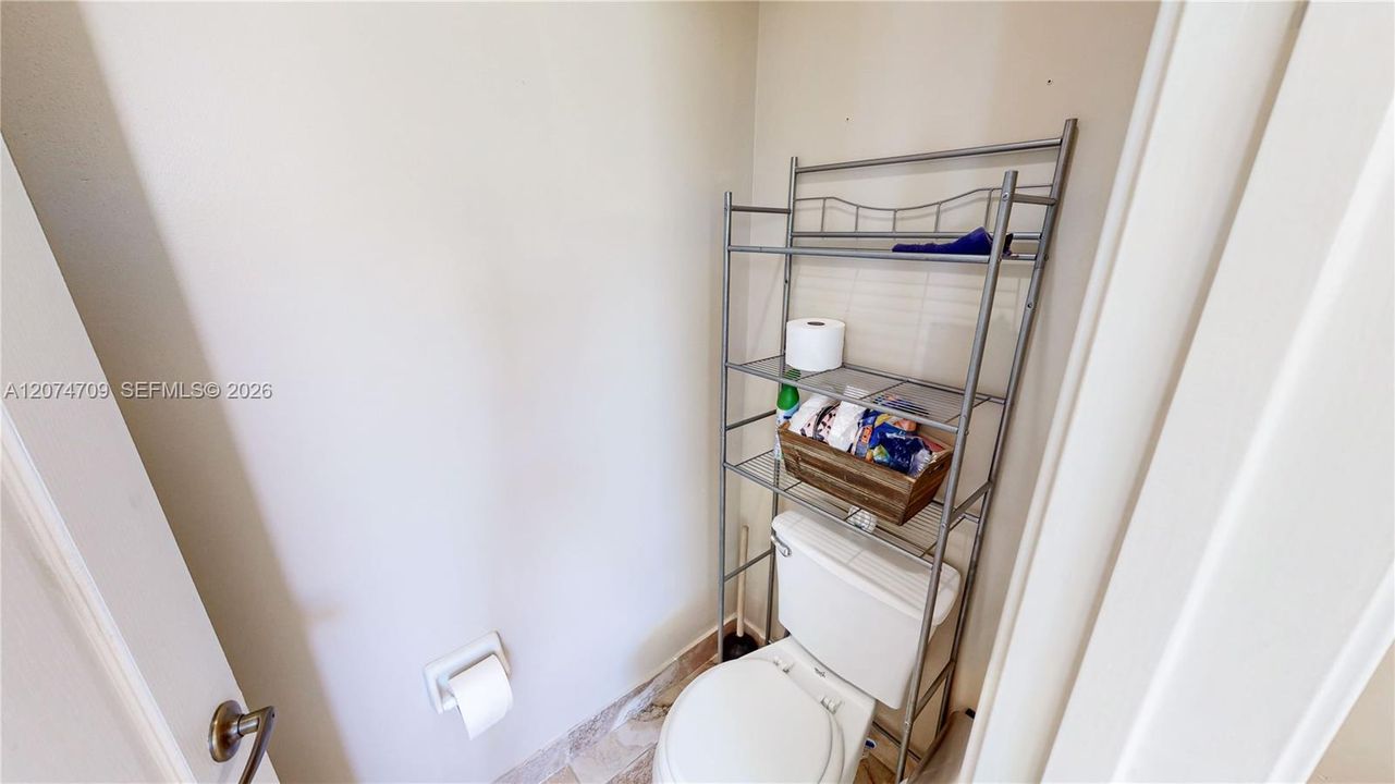 For Sale: $615,000 (5 beds, 3 baths, 2727 Square Feet)