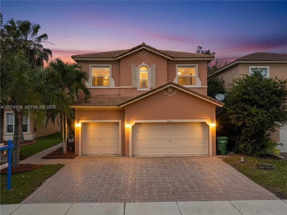 For Sale: $615,000 (5 beds, 3 baths, 2727 Square Feet)