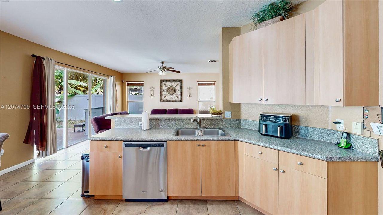 For Sale: $615,000 (5 beds, 3 baths, 2727 Square Feet)