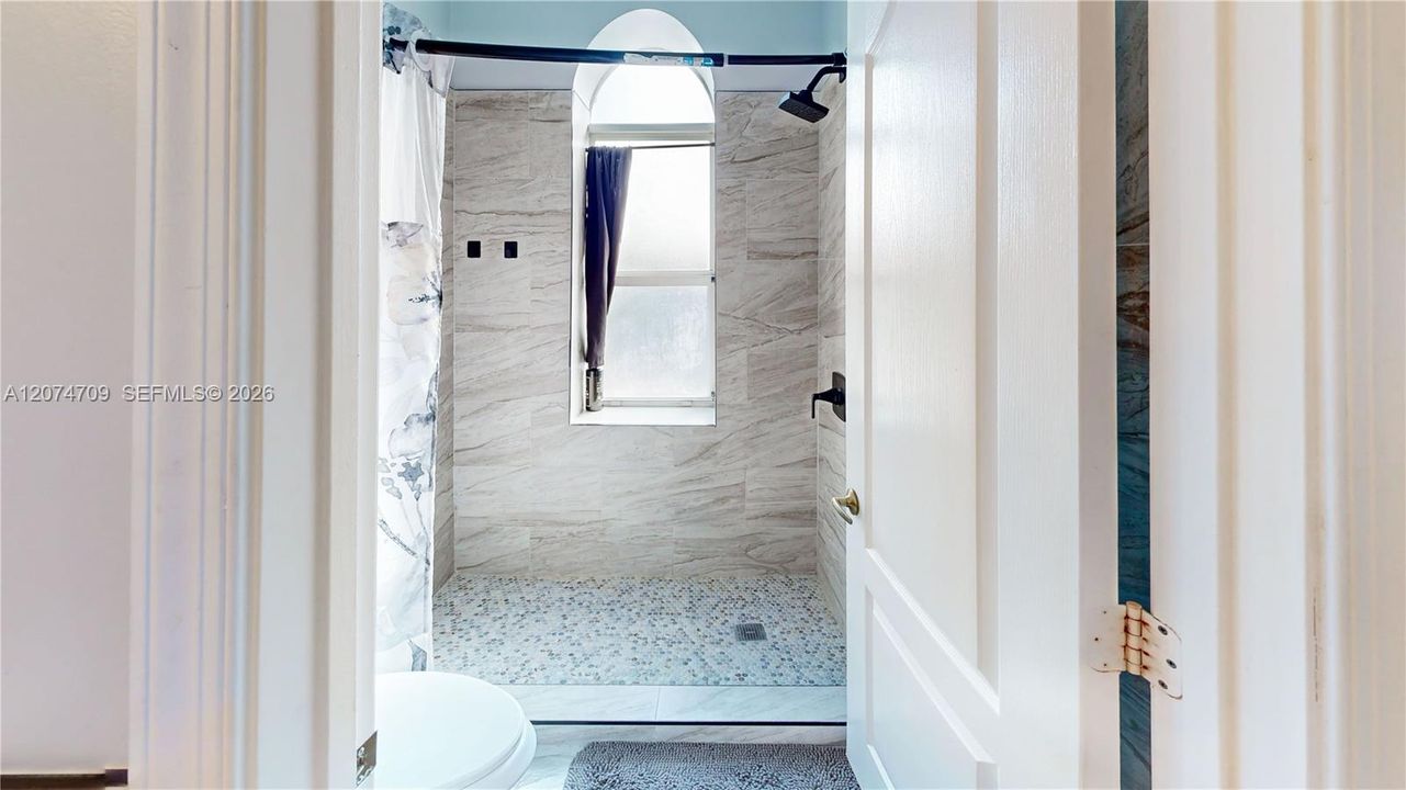 For Sale: $615,000 (5 beds, 3 baths, 2727 Square Feet)