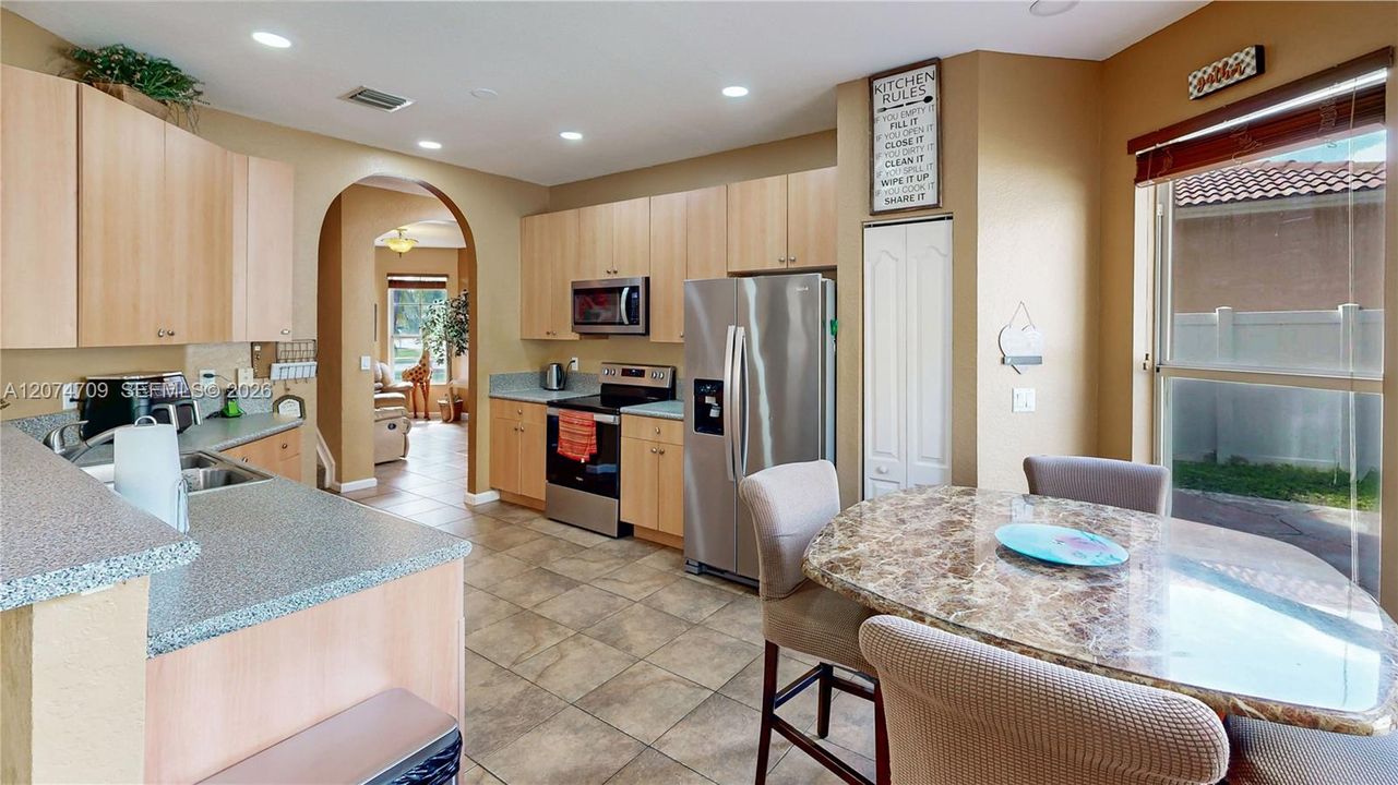 For Sale: $615,000 (5 beds, 3 baths, 2727 Square Feet)